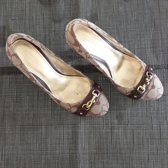 Coach - Picture 2 of 7